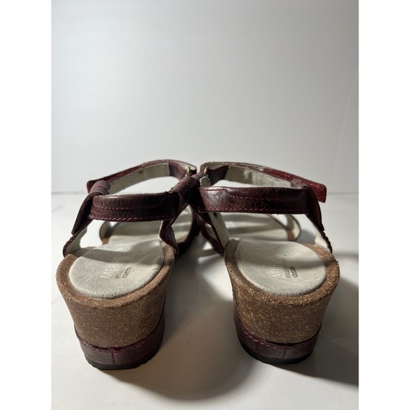 Merrell Burgundy Sandals - Picture 3 of 6